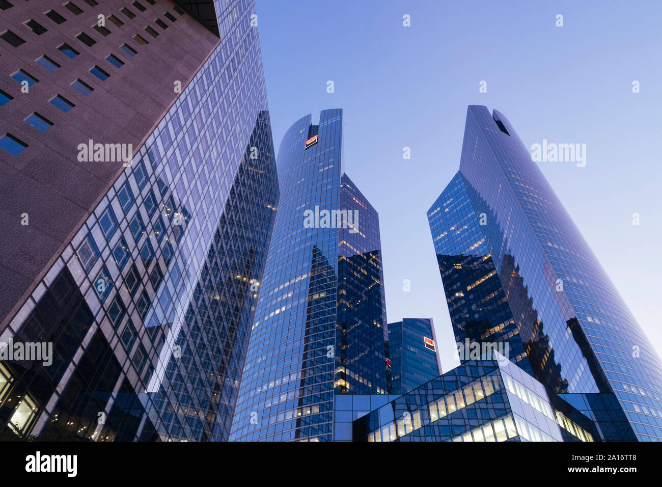 Parigi, Francia - 2 Settembre 2019: grattacieli nel distretto finanziario di La Défense Parigi Francia. Tours Société Générale Twin towers sono 167 m alta Foto Stock