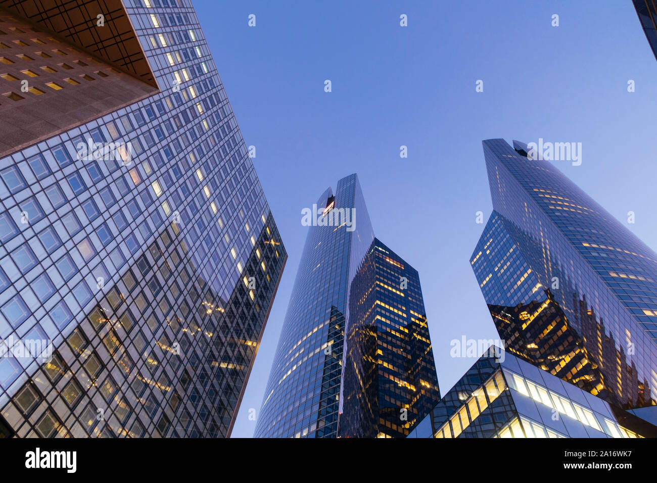 Parigi, Francia - 2 Settembre 2019: grattacieli nel distretto finanziario di La Défense Parigi Francia. Tours Société Générale Twin towers sono 167 m alta Foto Stock