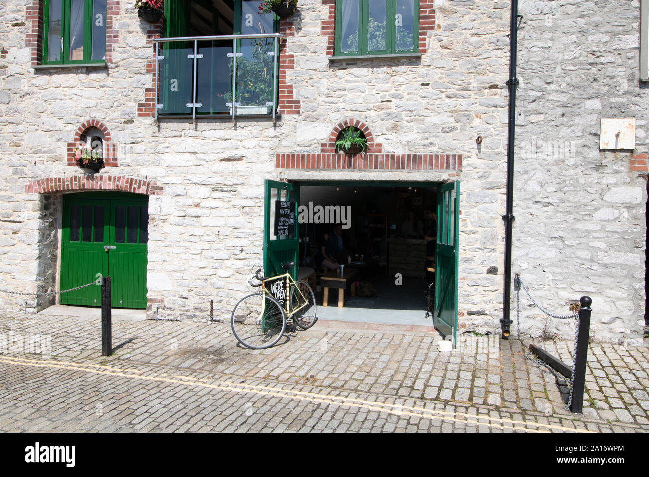 Il caffè nel Dock di Plymouth Foto Stock