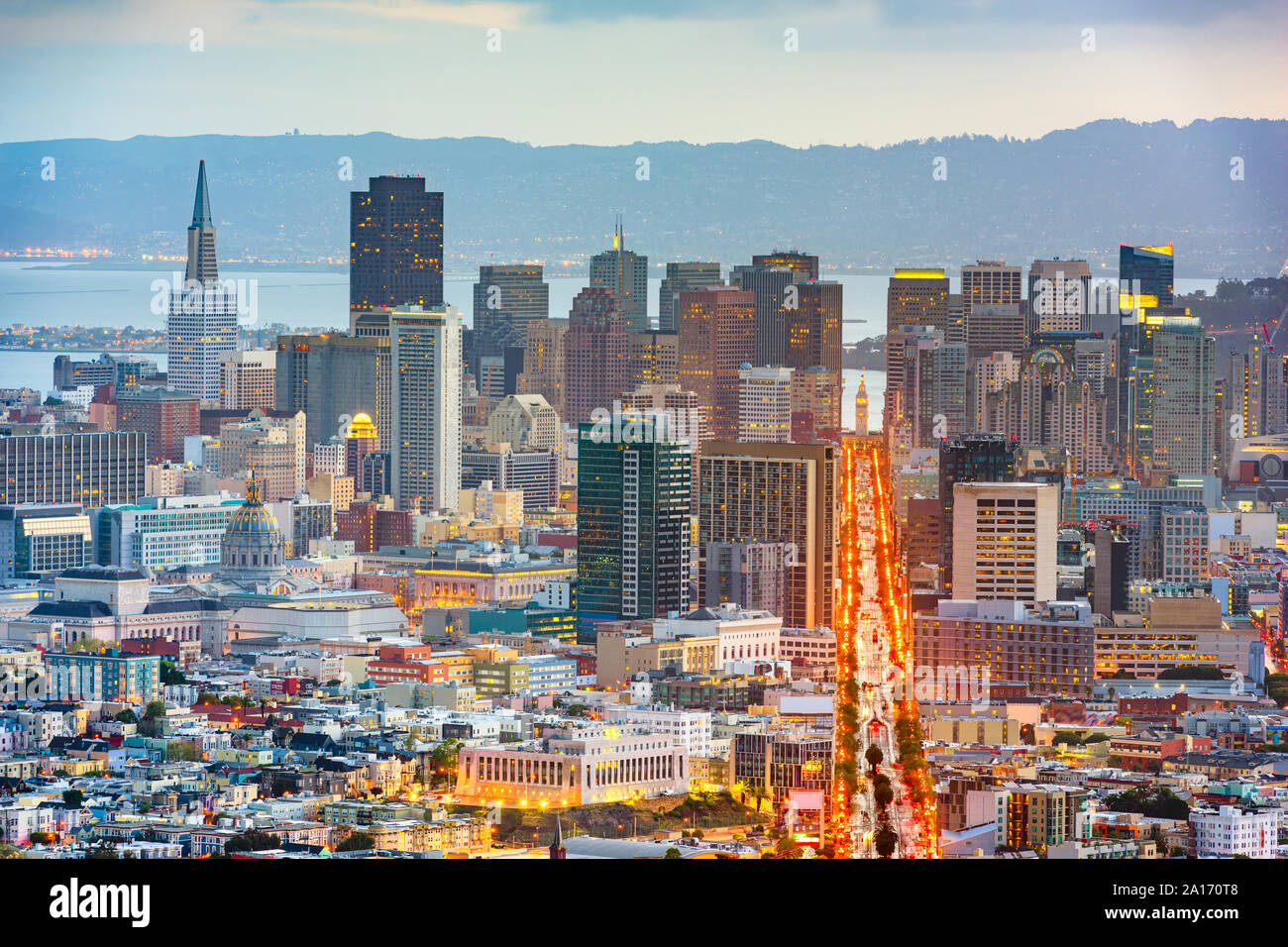 San Francisco, California, Stati Uniti d'America skyline del centro all'alba. Foto Stock