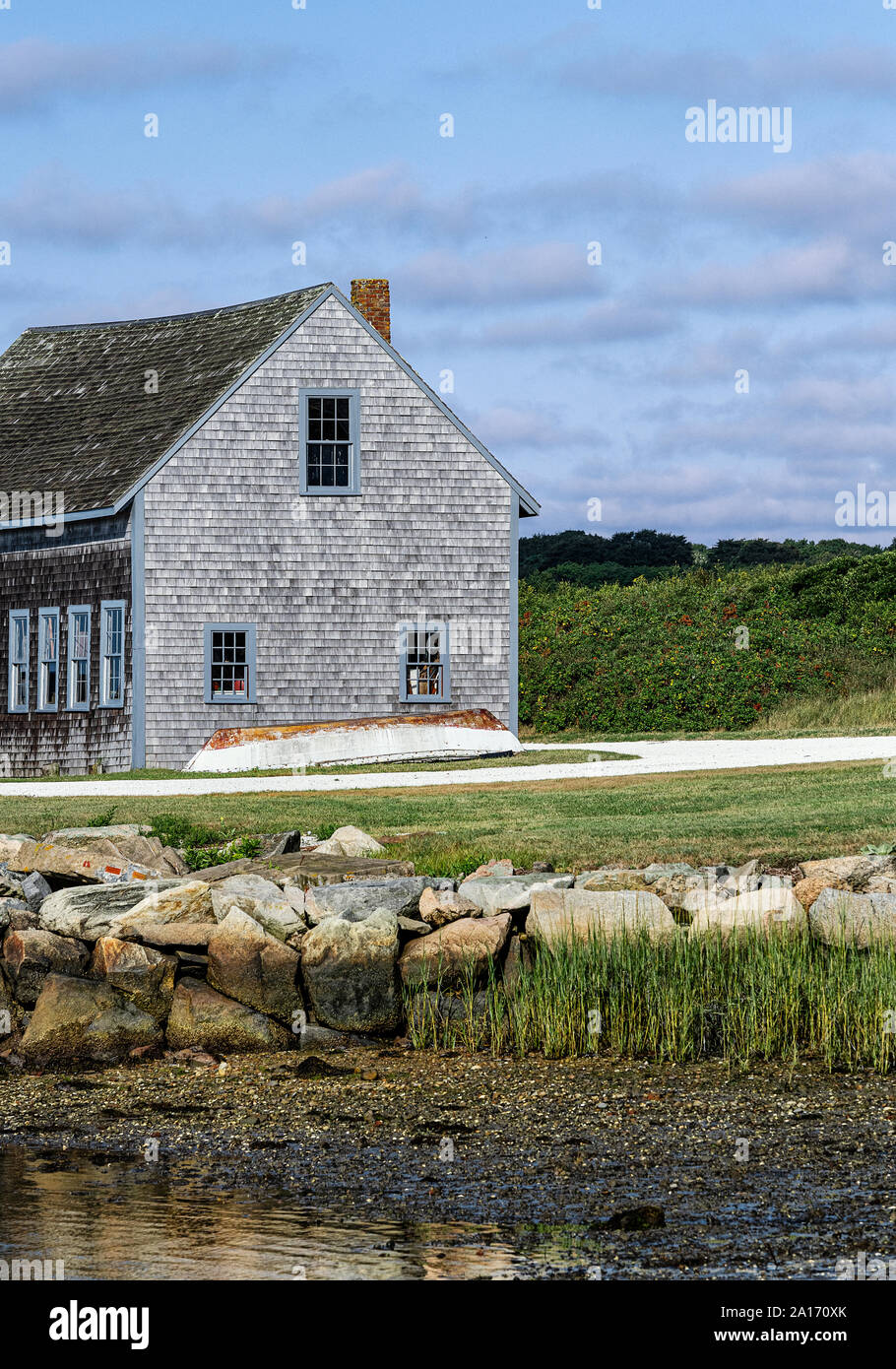 Barca e il boathouse, Chatham, Cape Cod, Massachusetts, STATI UNITI D'AMERICA. Foto Stock
