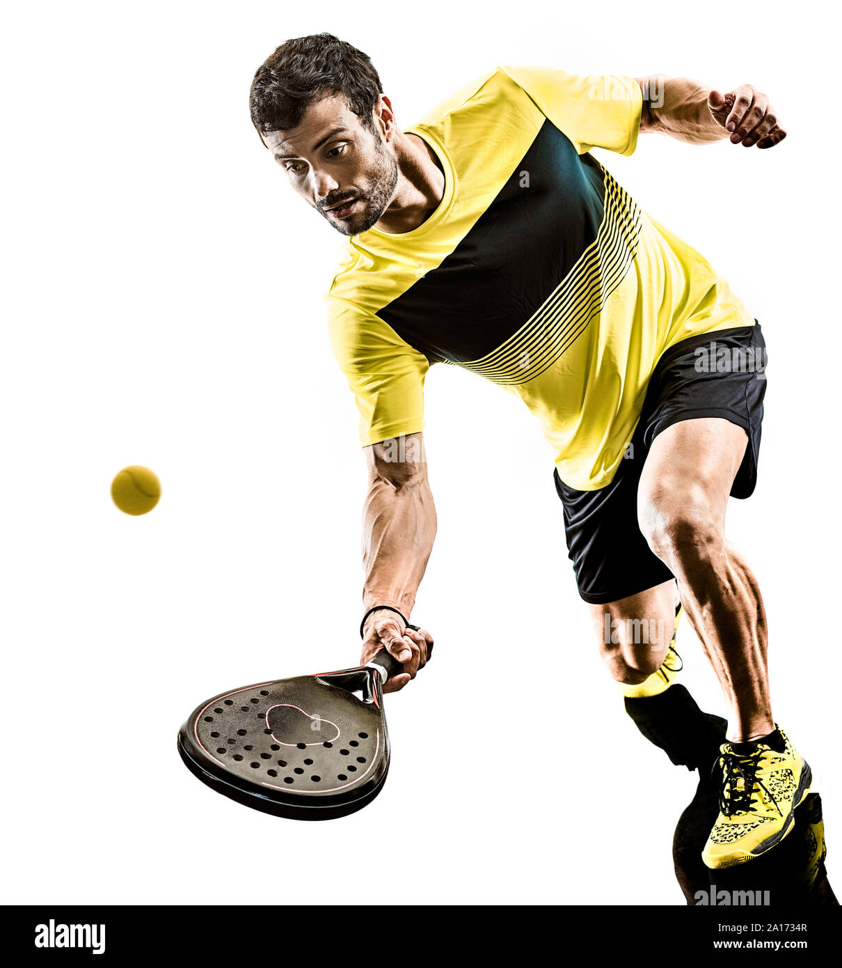 Un uomo caucasico giocare a paddle tennis player isolati su sfondo bianco Foto Stock