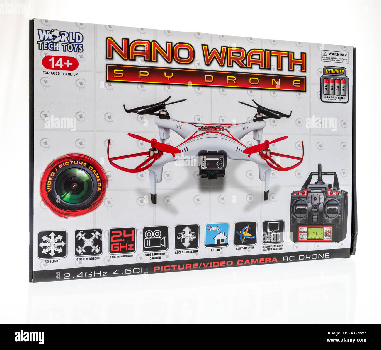 Winneconne, WI - 10 Settembre 2019: un pacchetto del mondo tech giocattoli nano necrospettro spy drone isolato su un background. Foto Stock