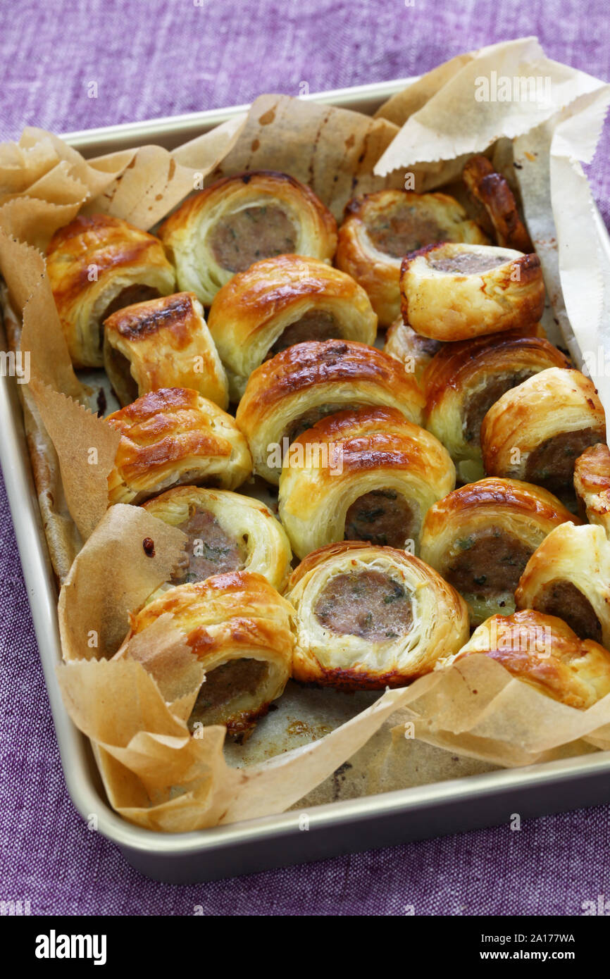 Salsiccia casalinga rotoli, british gustosa pasticceria snack Foto Stock