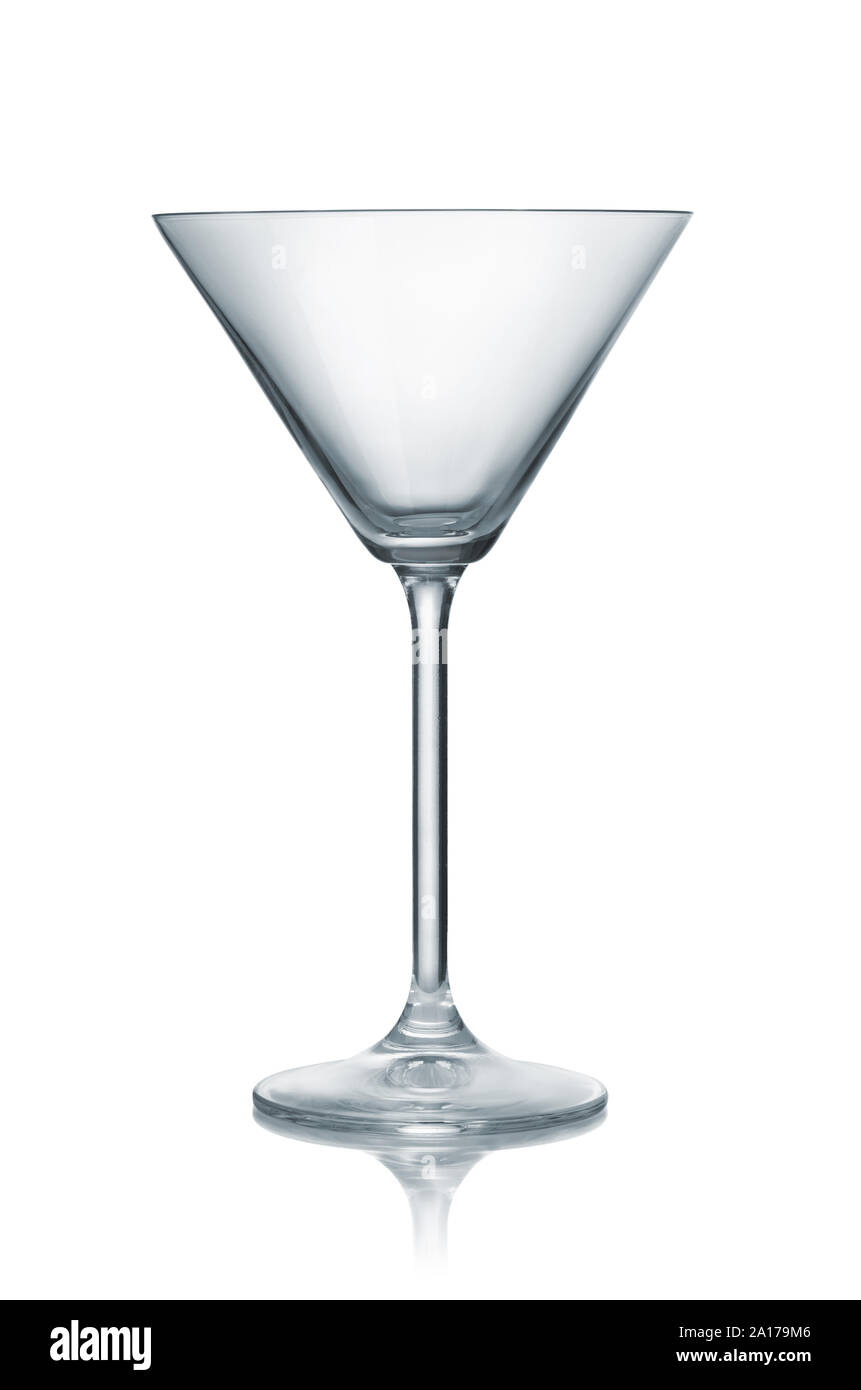 Vista frontale del vuoto classico vetro martini isolato su bianco Foto Stock