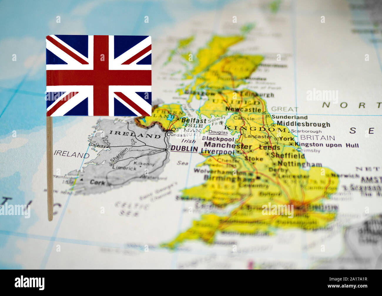 THE UNION JACK or THE UNION FLAG - La bandiera del Regno Unito 🇬🇧 Conosciuta sia come Union Jack che come Union Flag, la bandiera del Regno Unito indica l'unione di