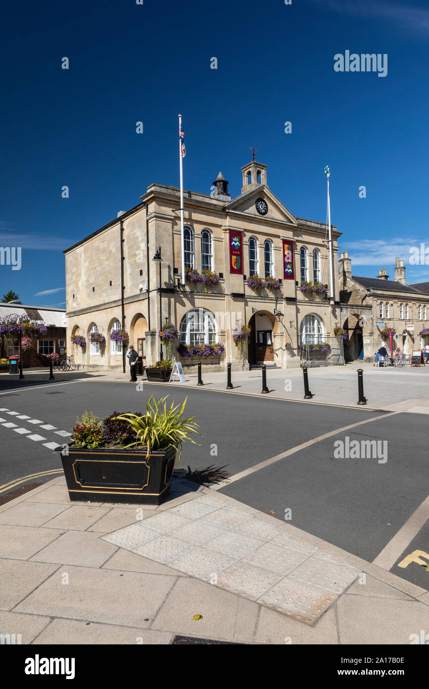 Municipio di Melksham nella piazza del mercato di Melksham, Wiltshire, Inghilterra, Regno Unito. Edificio classificato di grado II Foto Stock