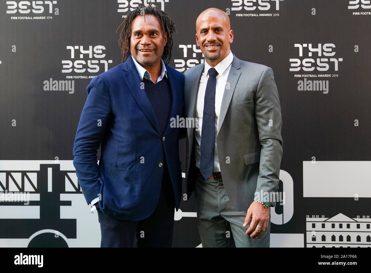 Milano, Italia - 23 settembre: Christian Karembeu e Juan Sebastián Verón (ex giocatore di calcio) Sduring il miglior FIFA Football Awards 2019 a te Foto Stock