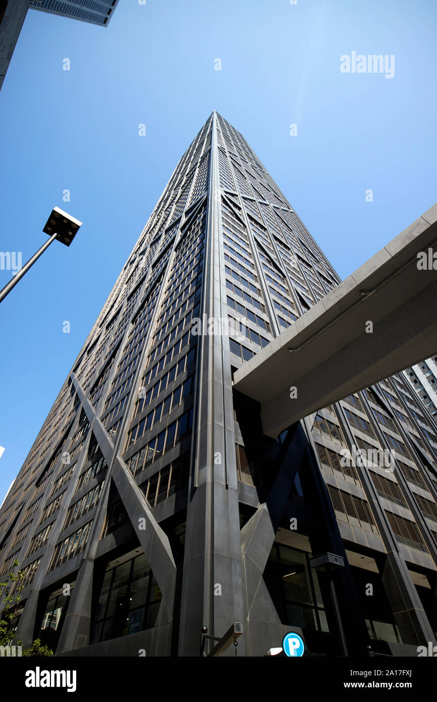 Ponte per il parcheggio garage all'interno del 875 North Michigan Avenue il john hancock center grattacielo di chicago, illinois, Stati Uniti d'America Foto Stock