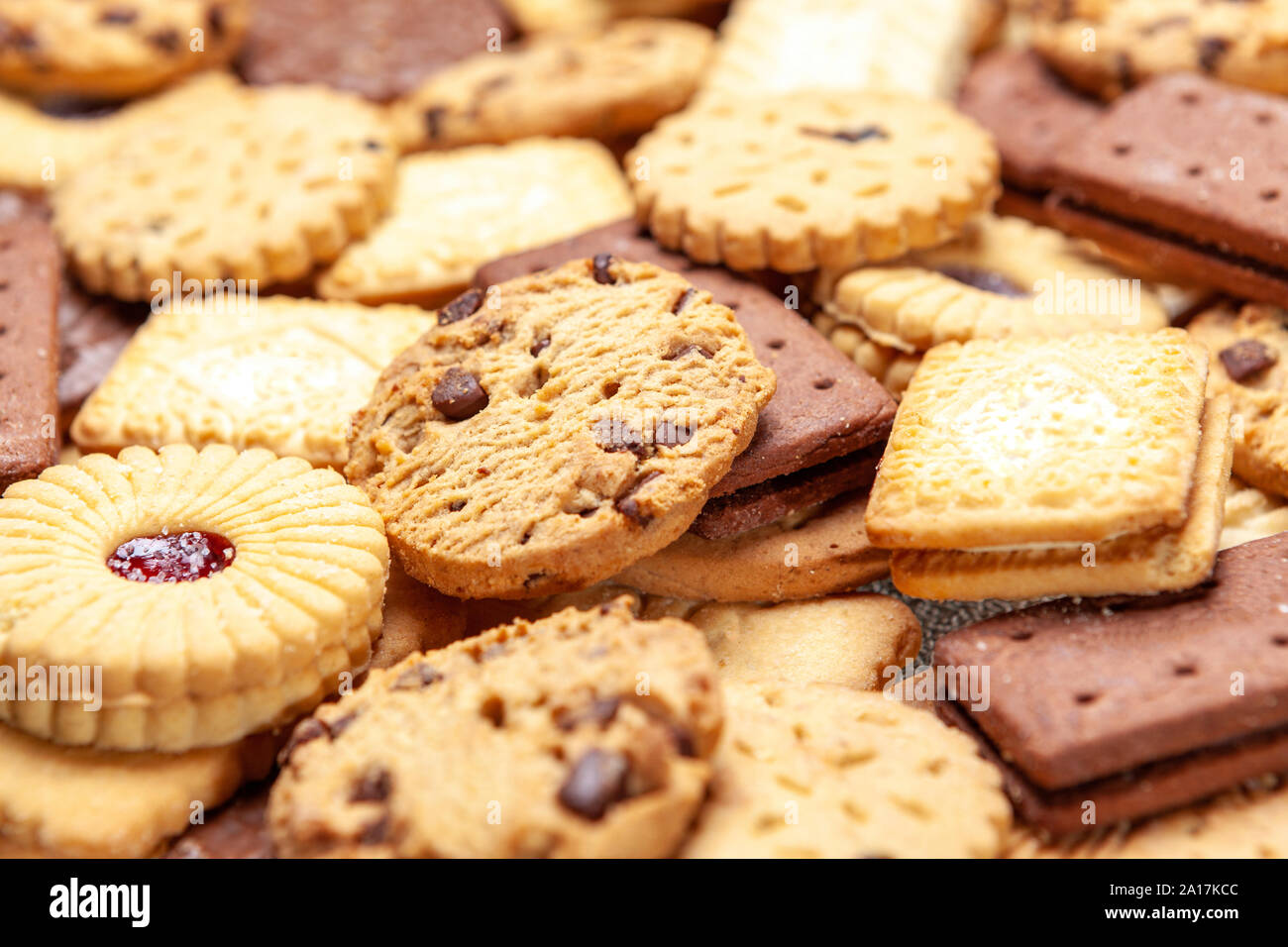 Slection assortiti di tè e biscotti choclate chip cookie Foto Stock