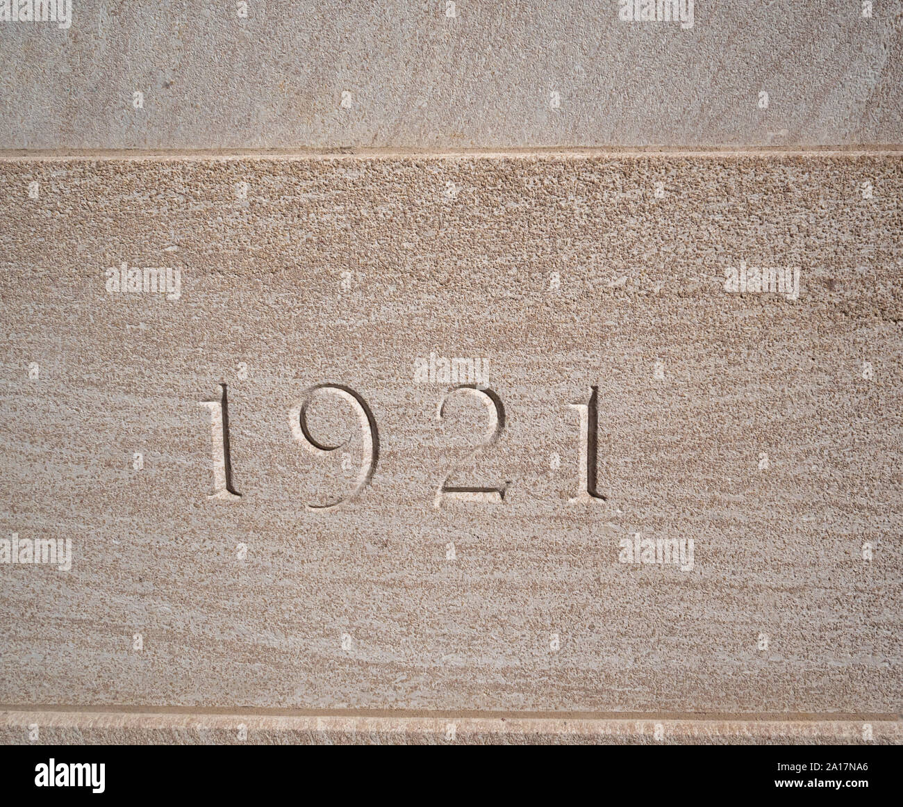 1921 carve data in costruzione nella città di New York (dettaglio) Foto Stock 1921 carve data in costruzione nella città di New York (dettaglio) Foto Stock