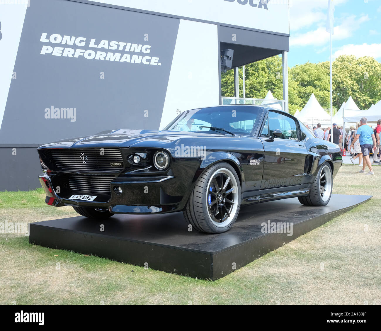 Luglio 2019 - Carica auto auto elettrica basato su un 1960 Ford Mustang, più emozionante lo styling di una Tesla Foto Stock