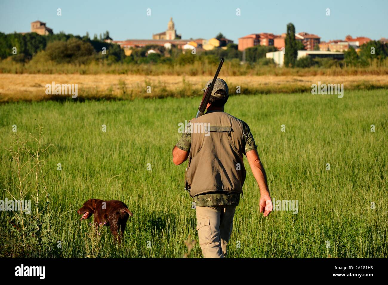 Cacciatore con cane Foto Stock