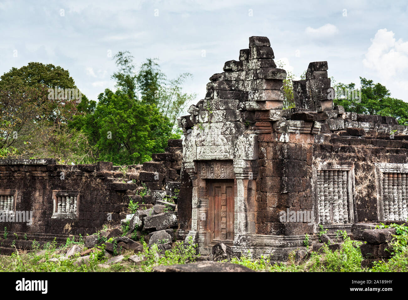 Palazzo nord le rovine di Wat Phu (Vat Phou), un pre-Angkor Khmer e indù tempio buddista nella provincia di Champasak, vicino a Pakse, Repubblica democratica popolare del Laos. Foto Stock