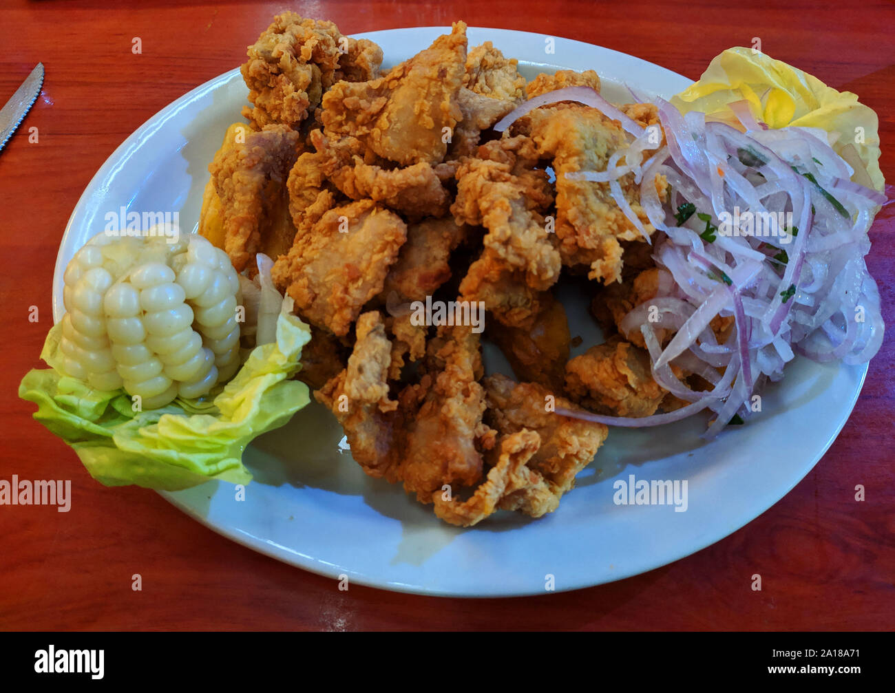 Chicharon de Pescado, pesce fritto piatto peruviano Foto Stock