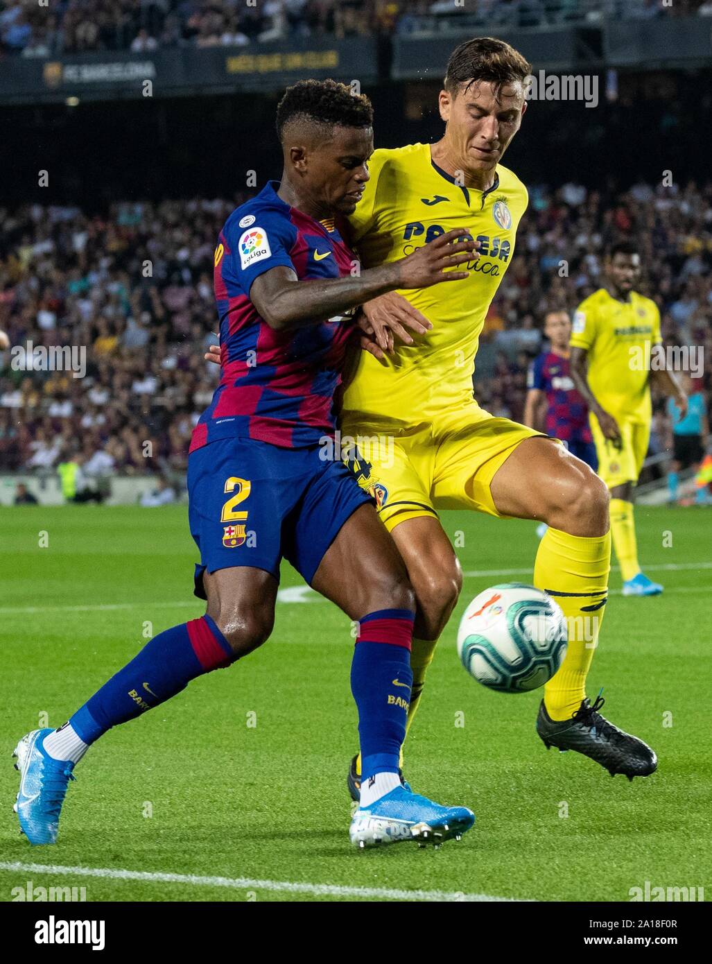 Barcellona, Spagna. 24Sep, 2019. FC Barcellona il Nelson Semedo (L) vies con Villarreal di Pau Torres durante un campionato spagnolo match tra FC Barcelona e Villarreal a Barcellona, Spagna, Sett. 24, 2019. Credito: Joan Gosa/Xinhua Foto Stock