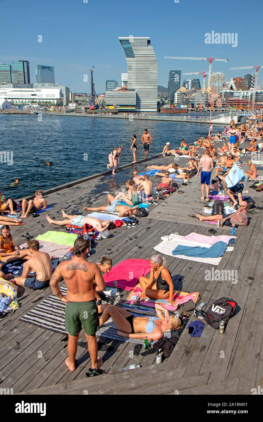 Il raffreddamento a Sorenga Sjobad nel centro di Oslo Foto Stock