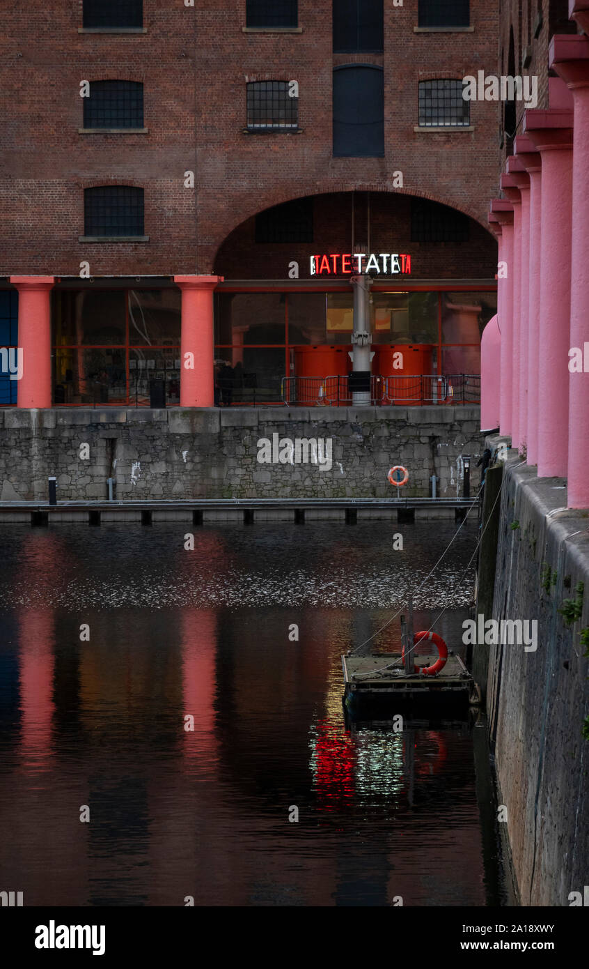 Tate Liverpool in Albert Dock, una galleria d'arte e museo Foto Stock