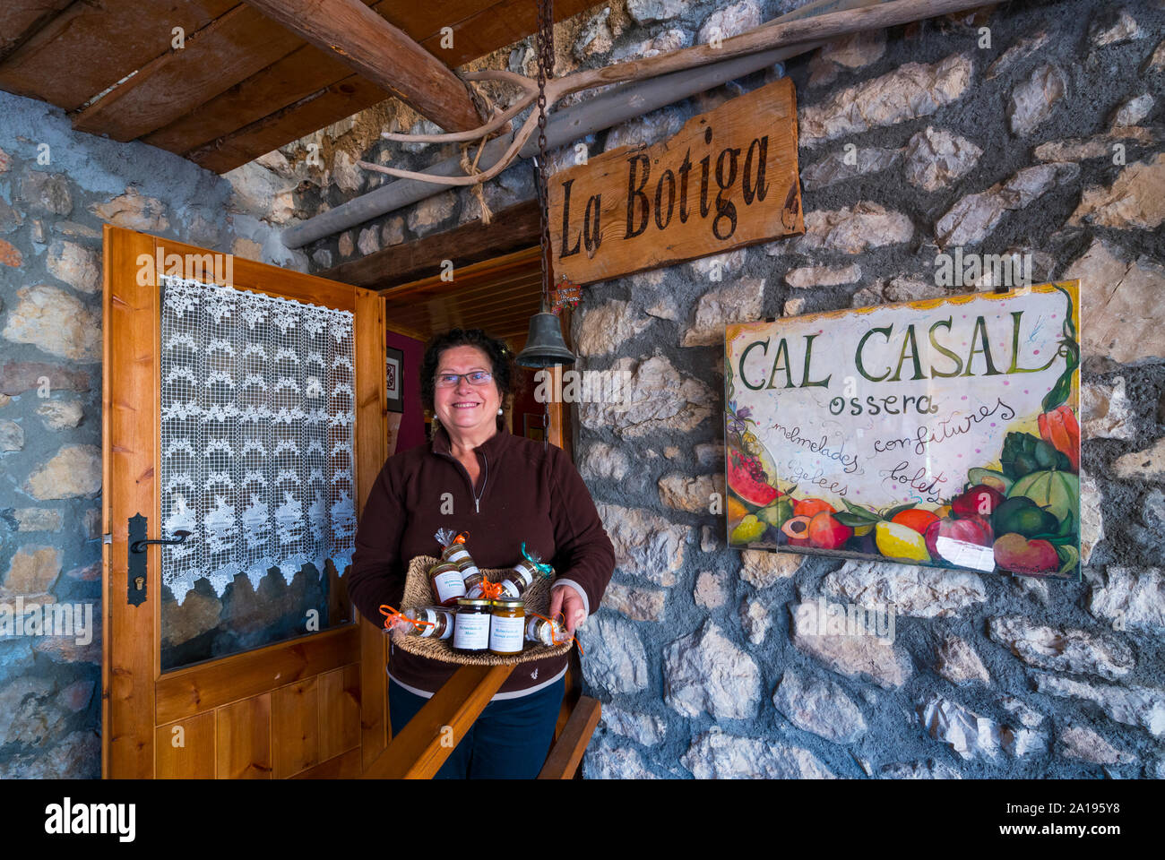 Cadi-Moixero Parco Naturale Valle Vansa, Ossera Village, arte e artigianato Village, Nuria Rosell artista, Marmellata artigianale Cal Casal, Alt Urgell, Lleida, Cat Foto Stock