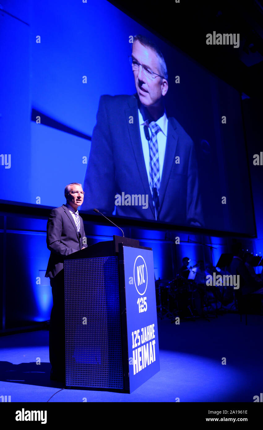 Martin Lenz (Sindaco di Sport Karlsruhe) al leggio. GES/calcio/Cerimonia per 125 anni Karlsruher SC, 24.09.2019 | Utilizzo di tutto il mondo Foto Stock