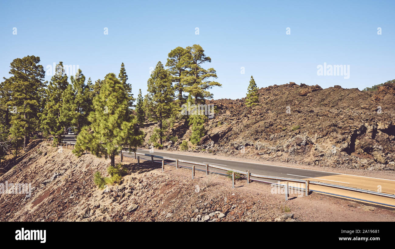 Strada panoramica nel Parco Nazionale del Teide, tonificazione del colore applicato, Tenerife, Spagna. Foto Stock