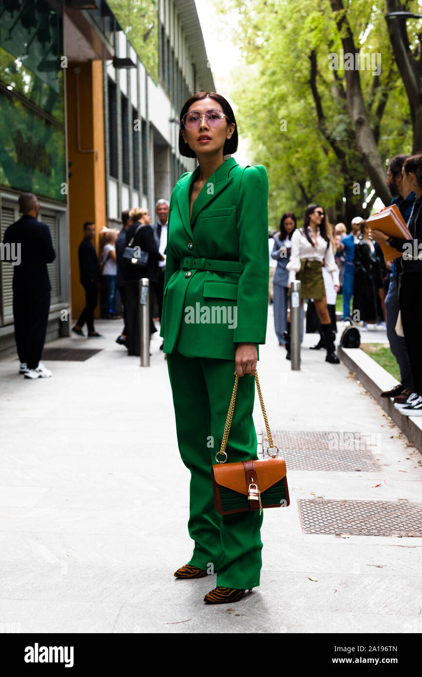 Al di fuori dell'Armani sfilata di moda in occasione della Settimana della moda di Milano Primavera - Estate 2020 Foto Stock