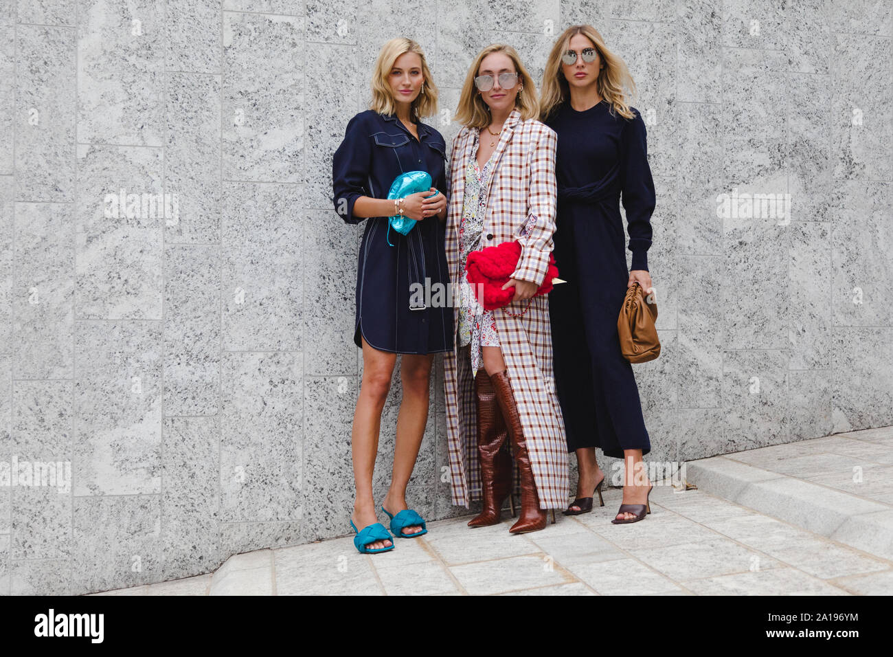 Modesl indossando un abbigliamento designer al precedente Brognano sfilata di moda in occasione della Settimana della moda di Milano Primavera - Estate 2020 Foto Stock