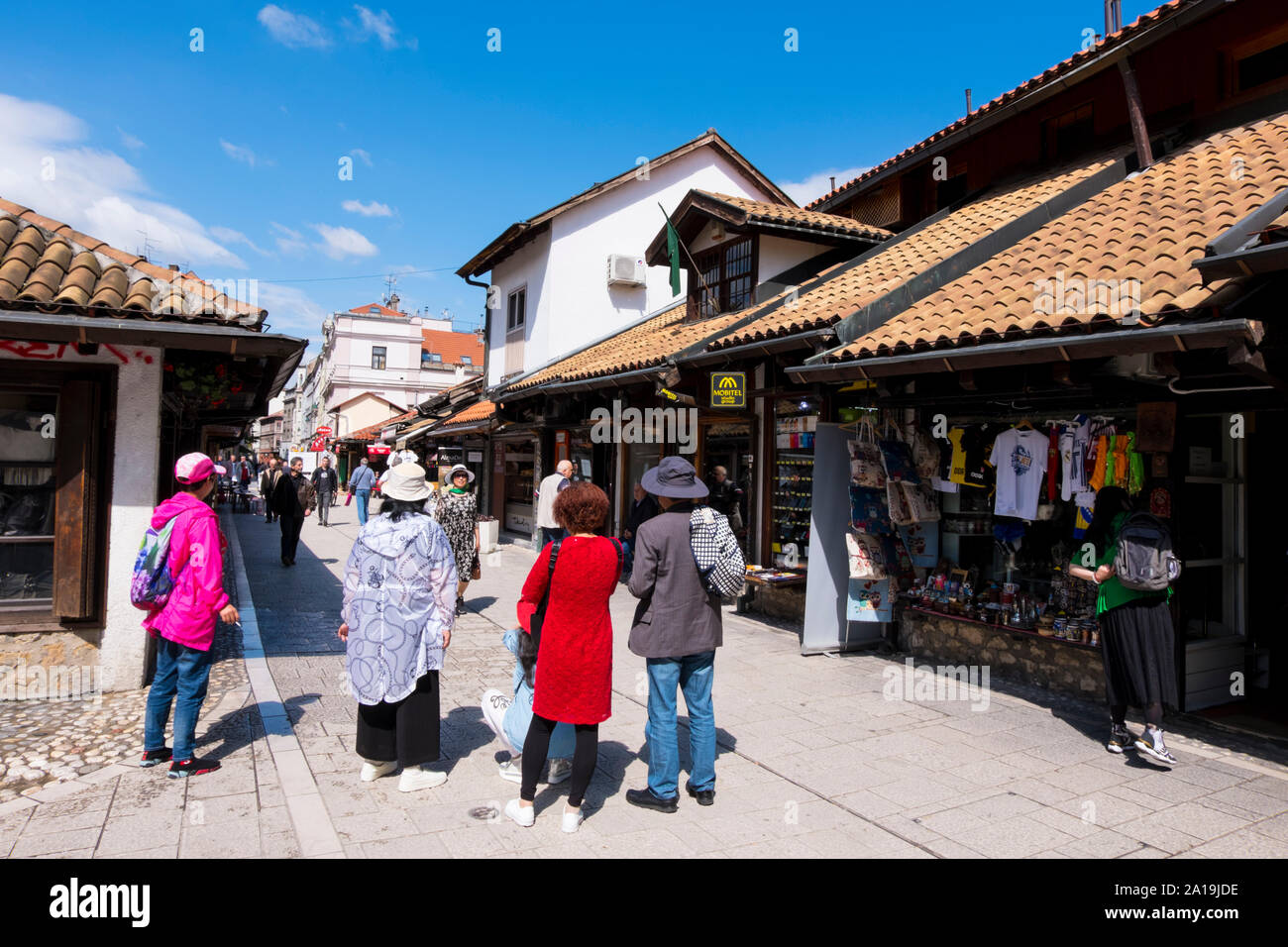 Turisti asiatici, Saraci, Bascarsija, Sarajevo, Bosnia ed Erzegovina Foto Stock