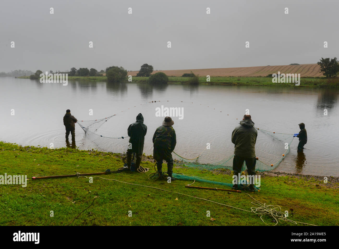 Fiume Tweed tradizionale rete di pesca dei pescatori a Paxton House sulla frontiera scozzese Foto Stock
