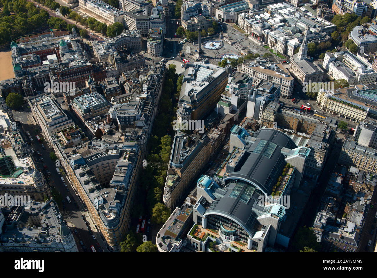 Trafalgar Square e la stazione di Embankment come si vede dall'aria. Foto Stock