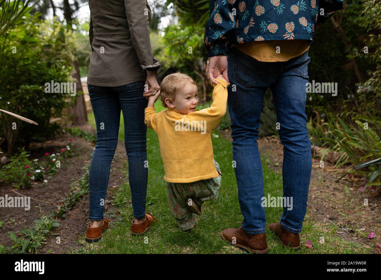 I genitori godersi il tempo con il loro bambino Foto Stock