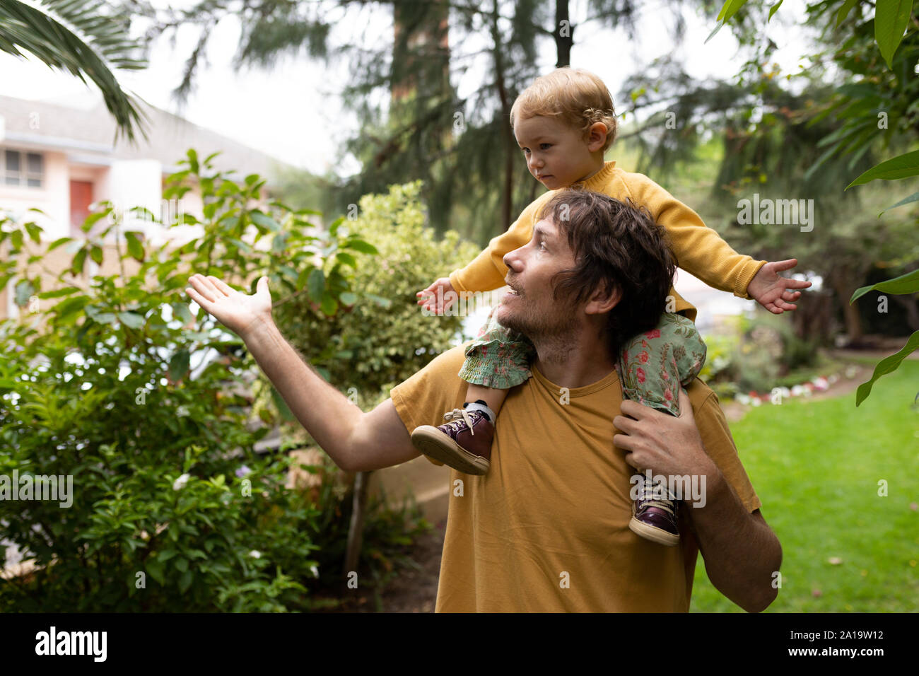 Il padre e il suo bambino godendo del tempo insieme Foto Stock