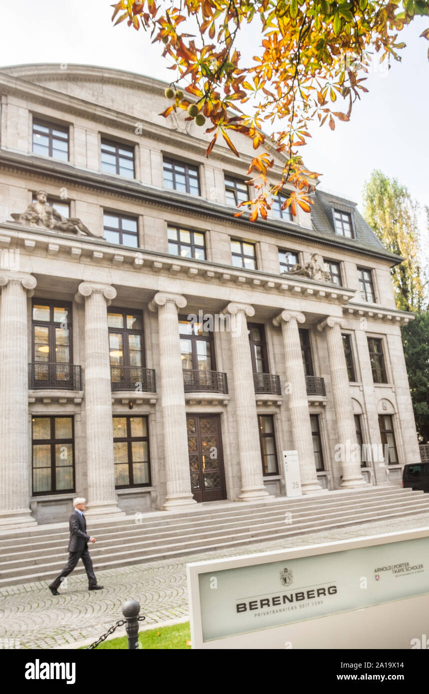 Frankfurt am Main office di berenberg bank, vista esterna con la targhetta di fabbrica aziendale Foto Stock