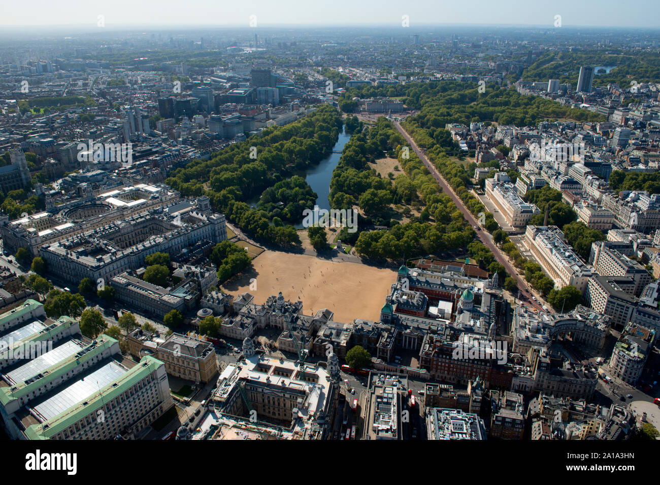 La Sfilata delle Guardie a Cavallo e St James Park dall'aria. Foto Stock