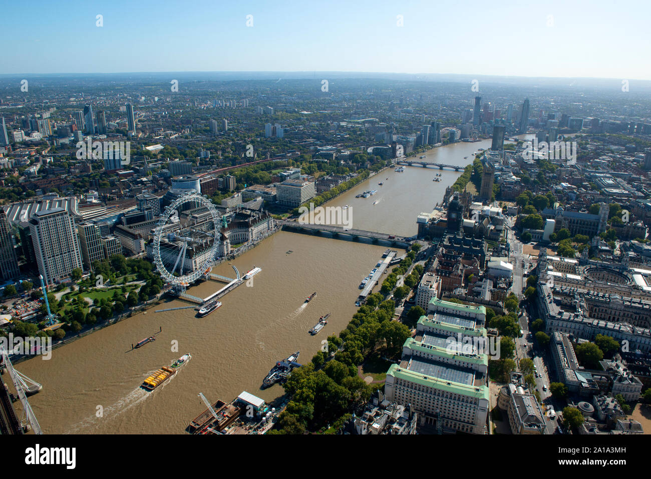 London Eye sul Tamigi dall'aria. Foto Stock