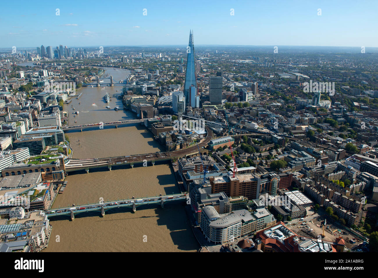 Il South Bank, Southwark e il fiume Tamigi dall'aria. Foto Stock