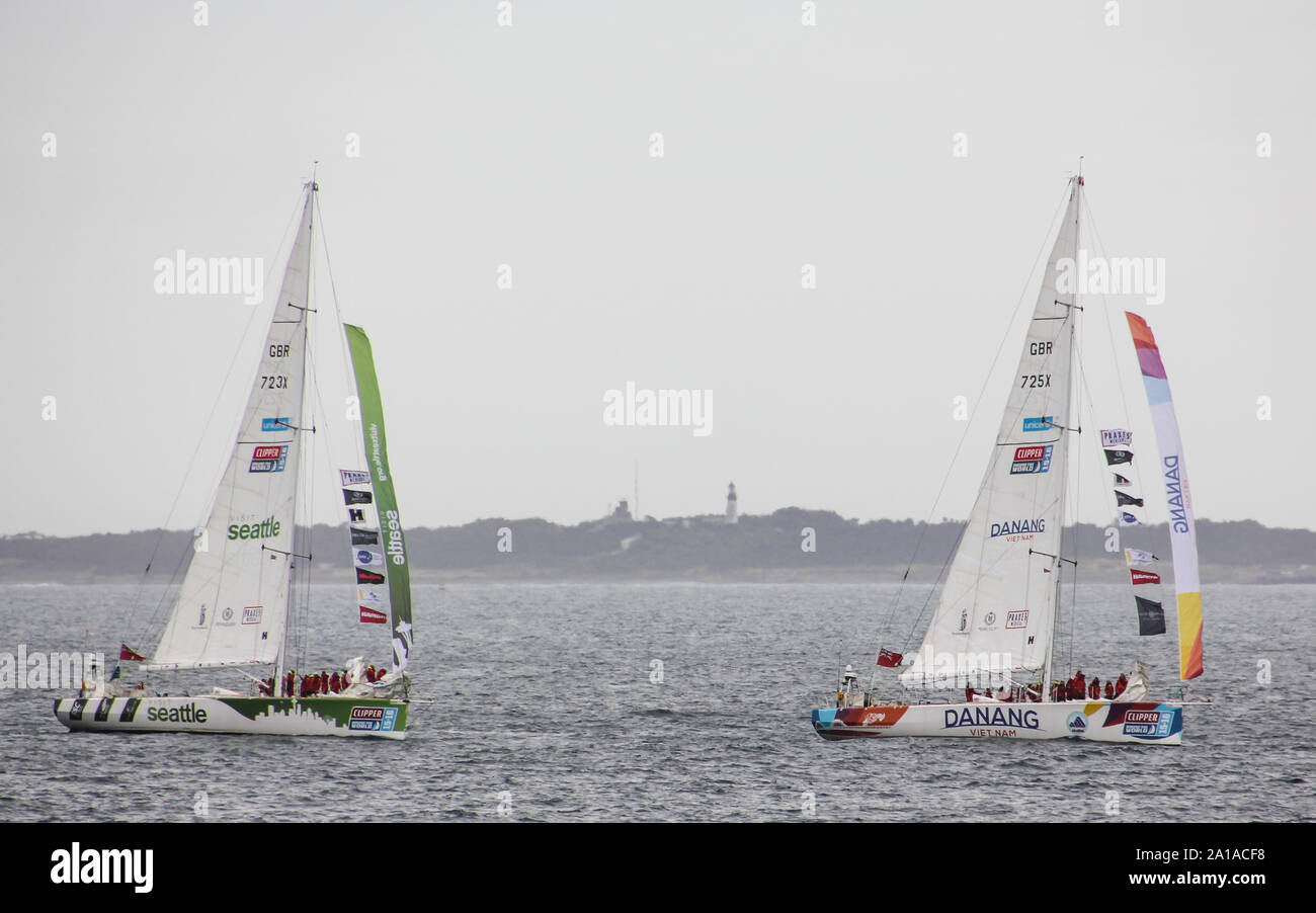 Il giro del mondo Clipper yacht race 15/16 con due barche Danang Vietnam davanti e visitare Seattle dietro come entrano Cape Town harbour,Sud Africa Foto Stock