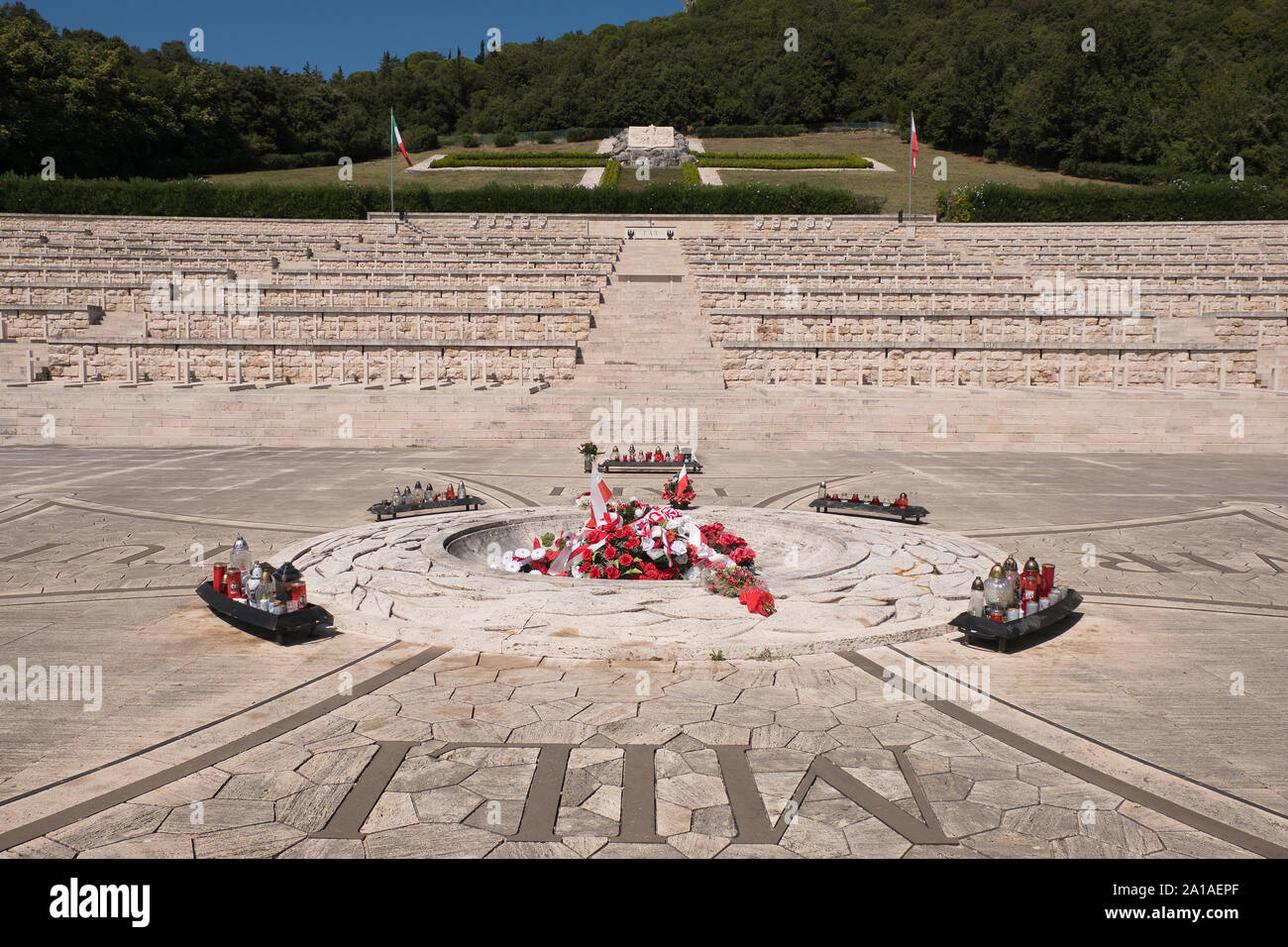 Polacco il Cimitero di guerra di Monte Cassino in estate, Italia Foto Stock