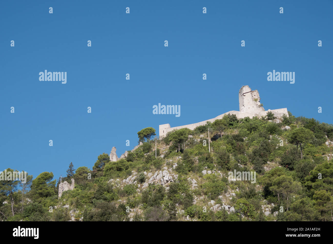 Rocca Janula rovine sulla collina del castello a Cassino in estate, Italia Foto Stock