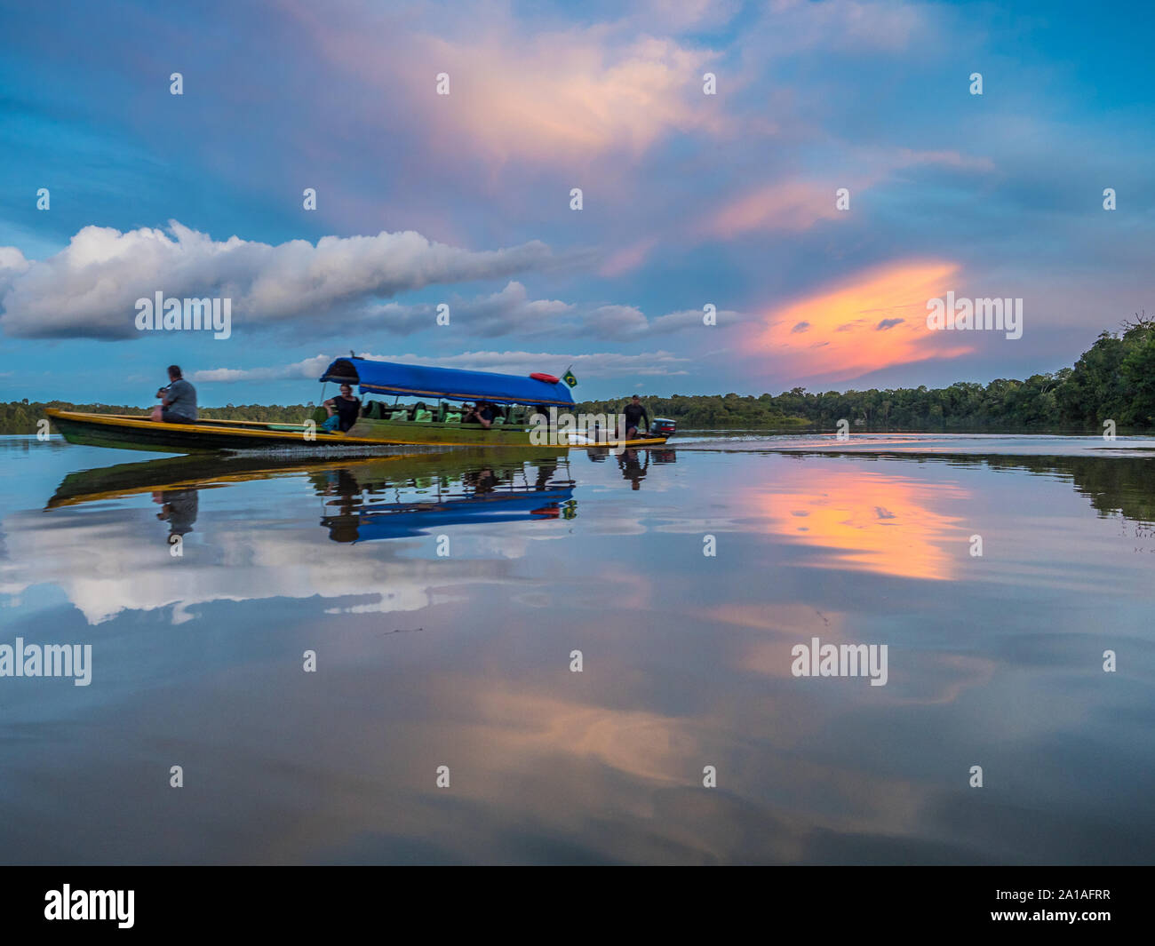 Vista al tramonto del Coati laguna vicino il fiume Javari, tributario del fiume Rio delle Amazzoni, Amazonia. Selva sul confine del Brasile e Perù. Sud America. Foto Stock