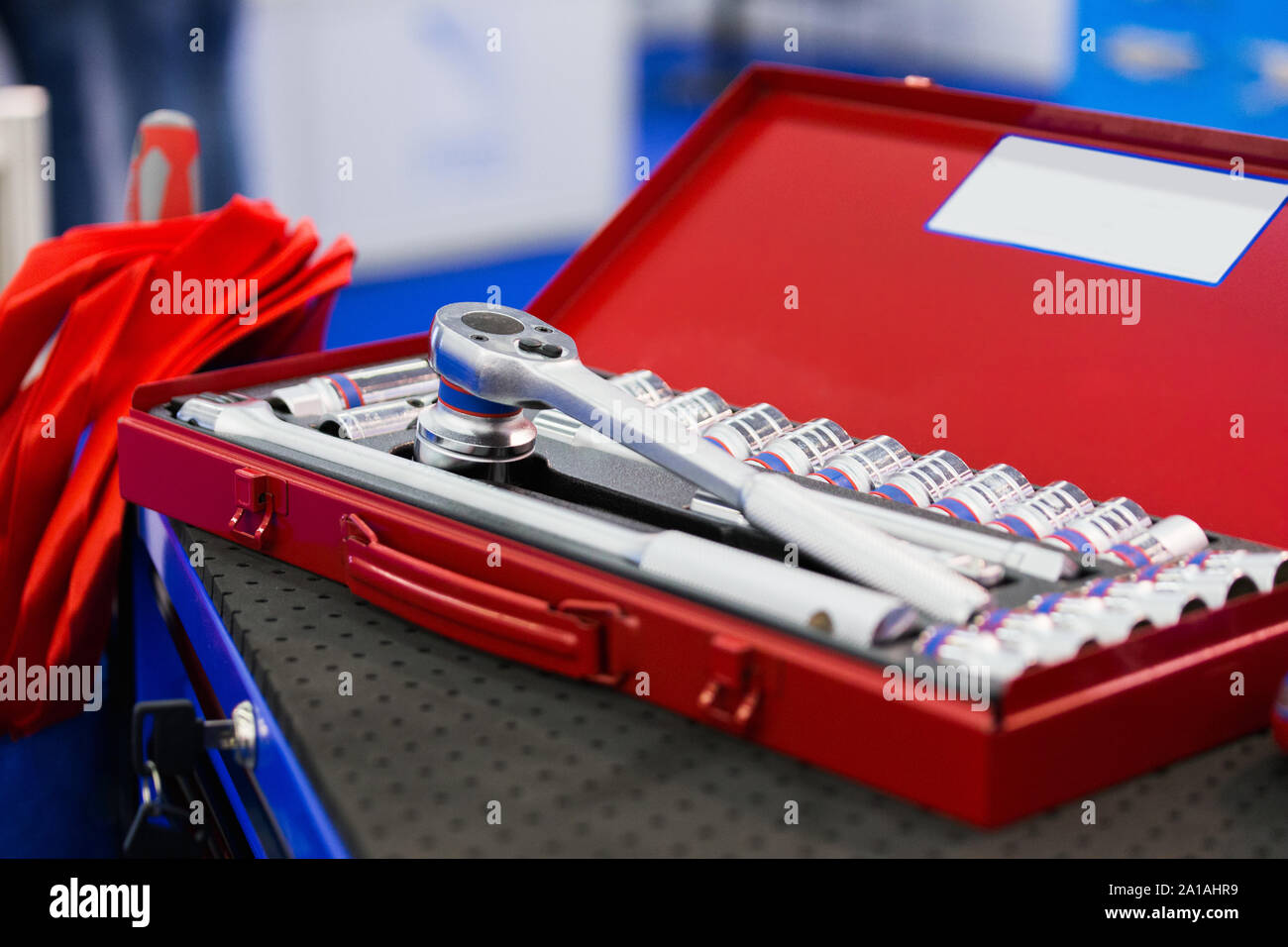 Cassetta portautensili con chiavi dinamometriche e strumenti Foto Stock