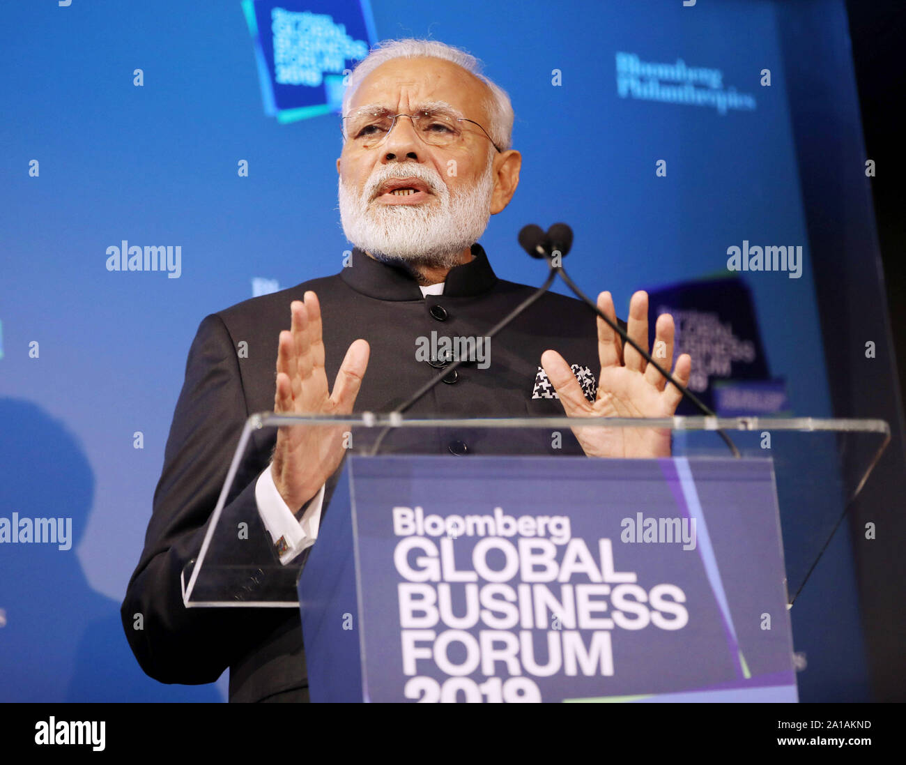New York, Stati Uniti. Xxv Sep, 2019. In India il Primo Ministro Narendra Modi parla al terzo annuale di Bloomberg Global Business Forum tenutosi presso il Plaza Hotel di New York City di mercoledì, 25 settembre 2019. Politici e i business leader che frequentano il forum sono di discutere di come i cambiamenti climatici gli effetti l'economia mondiale e le possibili soluzioni alla crisi. Foto di Monika Graff/UPI Credito: UPI/Alamy Live News Foto Stock