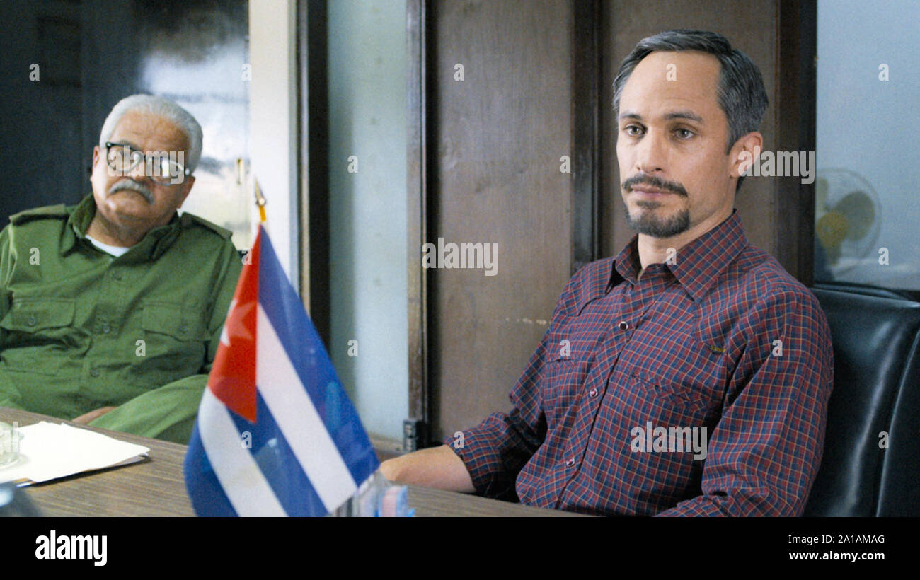 Rete di Vespa è un film di fiction scritto e diretto da Olivier Assayas, basato sulla storia dei cinque cubani. Esso stelle Penélope Cruz, Édgar Ramírez, Ernesto Ruíz Faxas, Wagner Moura, Gael García Bernal, Adria Arjona, Ana de Armas e Leonardo Sbaraglia. Questa fotografia è fornito per il solo uso editoriale ed è il copyright del film company e/o il fotografo designato assegnato dal film o società di produzione. Foto Stock