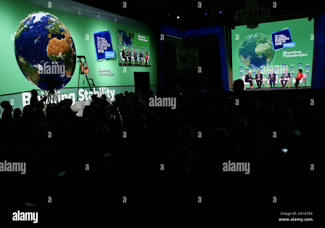 New York, Stati Uniti. Xxv Sep, 2019. Business leader partecipare al terzo annuale di Bloomberg Global Business Forum tenutosi presso il Plaza Hotel di New York City di mercoledì, 25 settembre 2019. Politici e i business leader che frequentano il forum sono di discutere di come i cambiamenti climatici gli effetti l'economia mondiale e le possibili soluzioni alla crisi. Foto di Monika Graff/UPI Credito: UPI/Alamy Live News Foto Stock