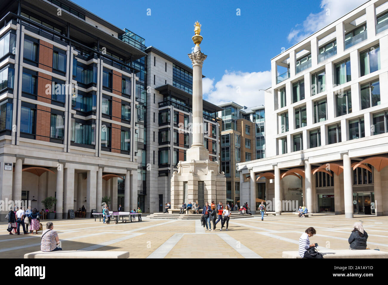 Paternoster square Colonna, Paternoster square, Ludgate Hill, città di Londra Greater London, England, Regno Unito Foto Stock