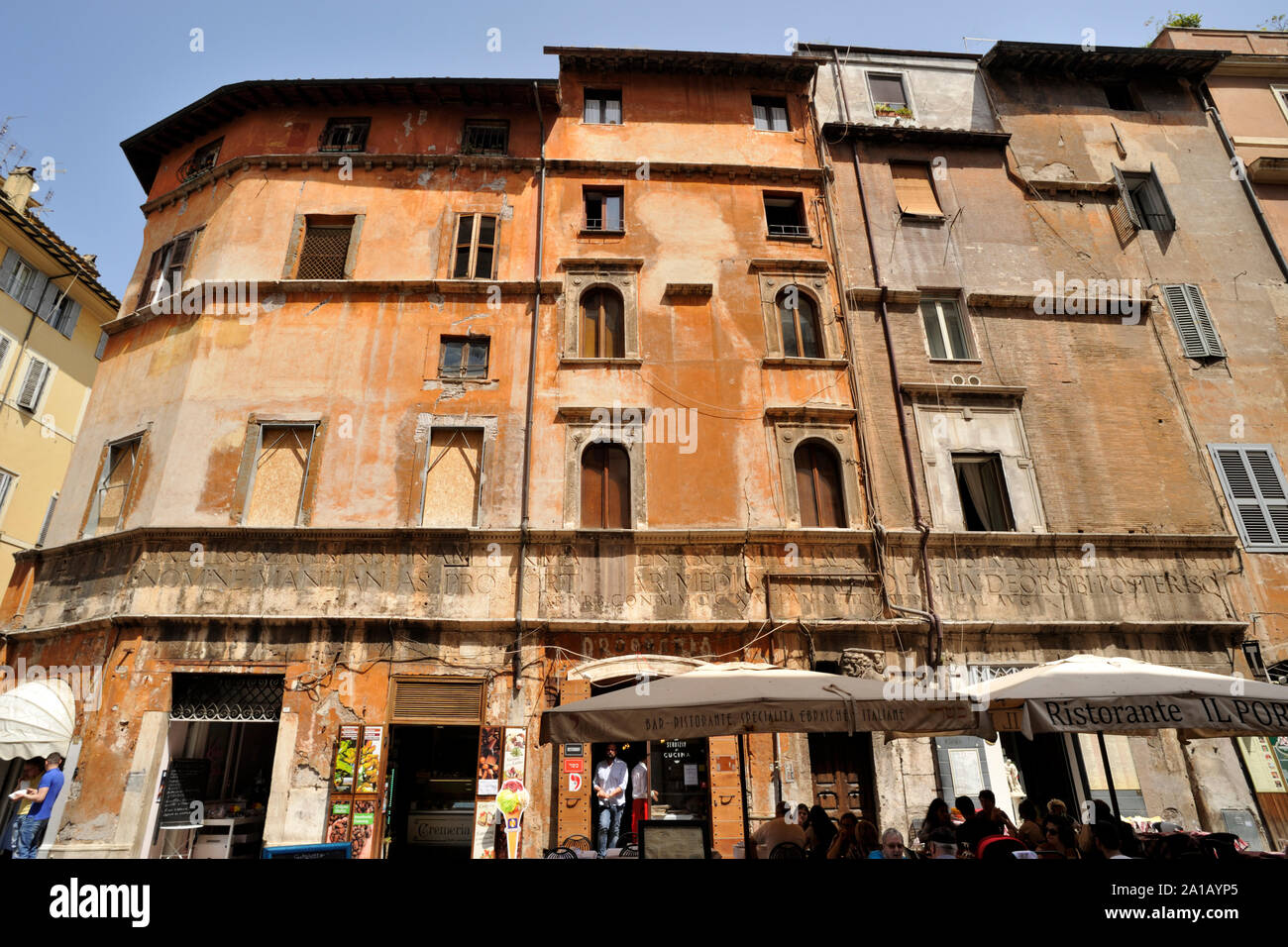 Italia, Roma, ghetto ebraico, via del portico d'Ottavia, casa di lorenzo  manili Foto stock - Alamy