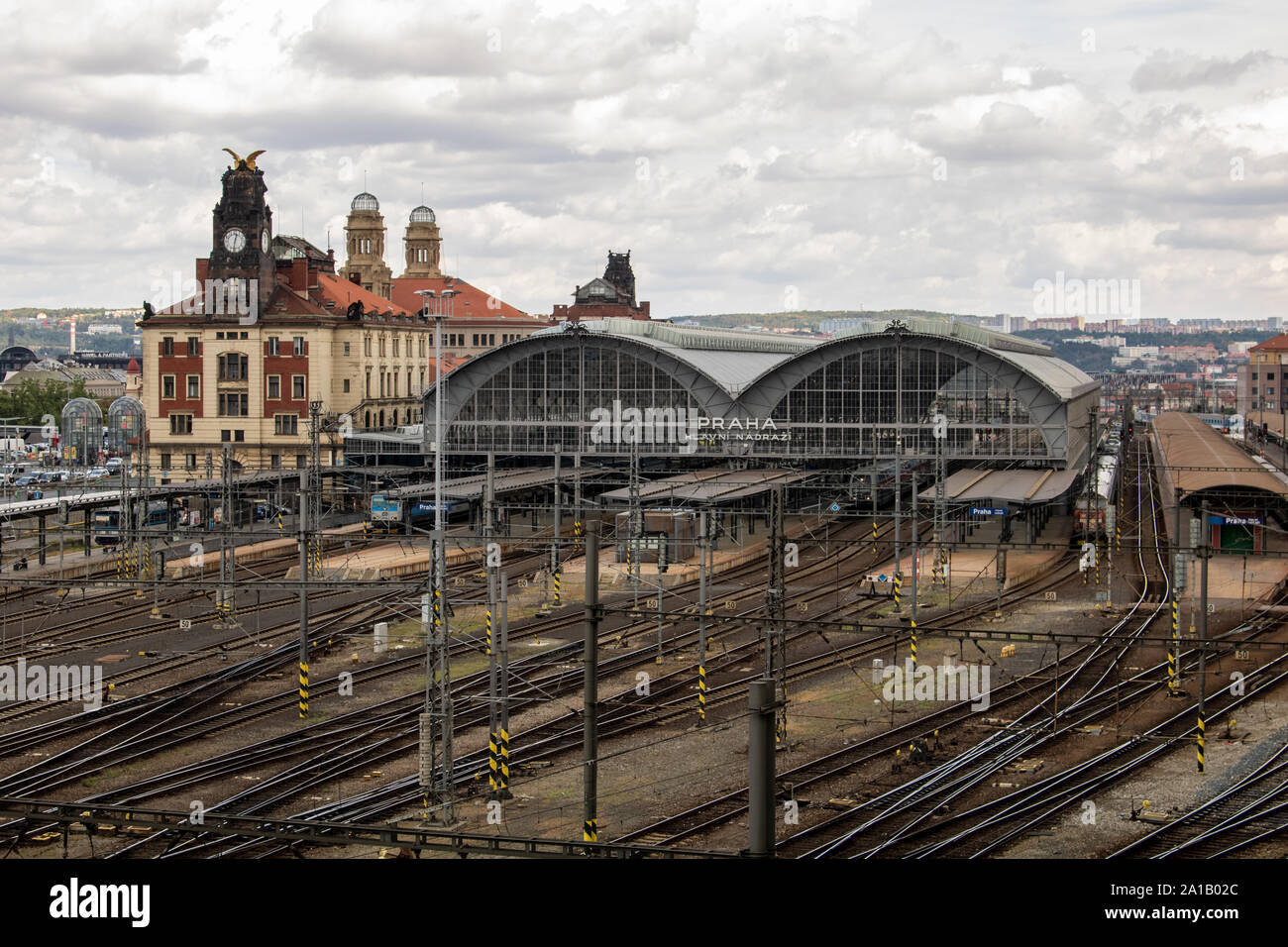 Foto della principale stazione ferroviaria (Praha hlavní nádraží) a Praga, Repubblica Ceca Foto Stock