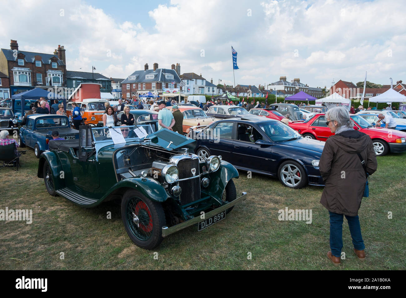 1930s Alvis convertibili in trattativa Classic Motor Show il Walmer verde da spiaggia, trattare, Kent, Regno Unito Foto Stock