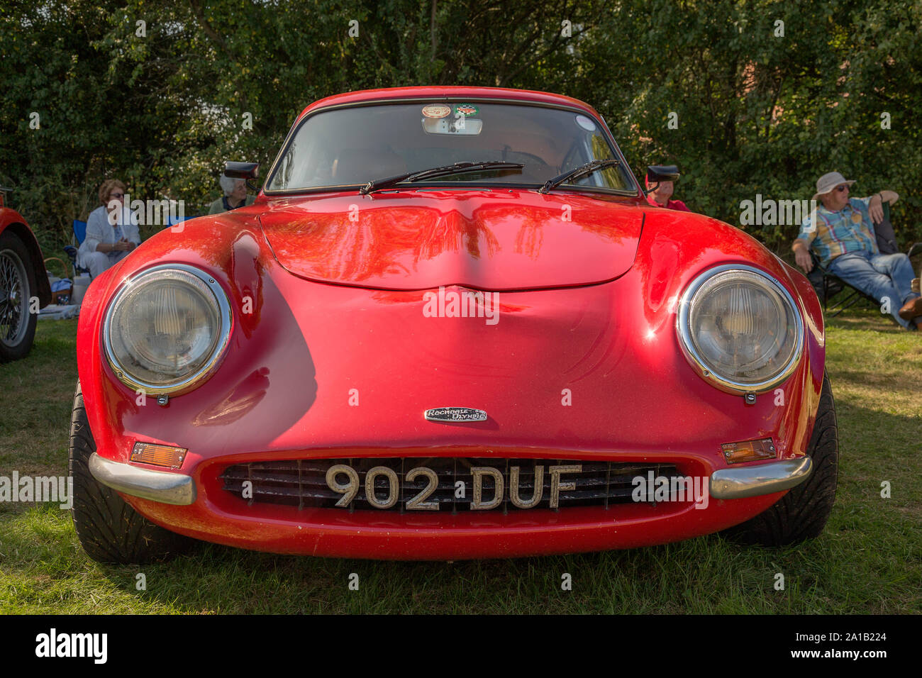 A Rochdale Olympic British reso auto sportiva mostrato in corrispondenza di un'auto d'epoca mostrano in Belbroughton, UK. Prodotto da Rochdale i pannelli del motore e di ingegneria. Foto Stock