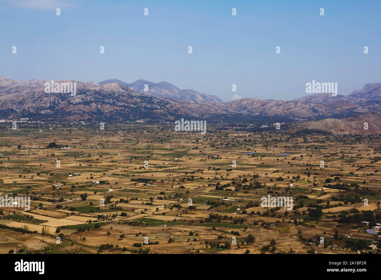 Un fertile altopiano di Lassithi in una montagna di Creta Foto Stock